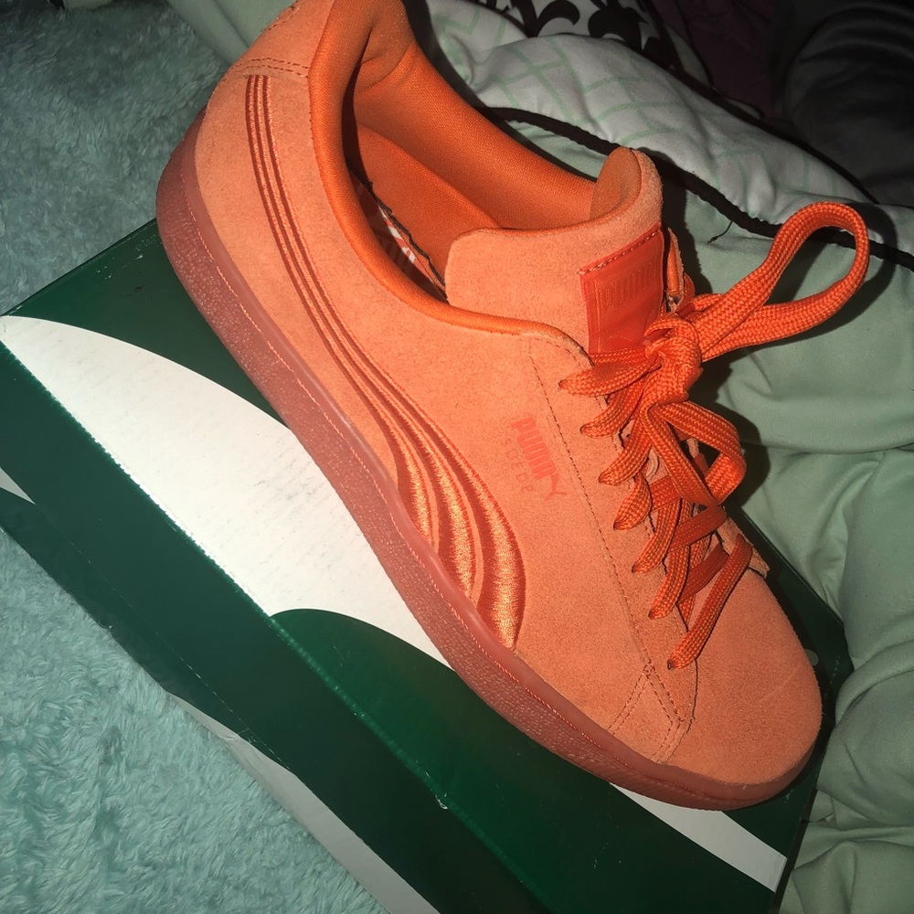 BRAND NEW PUMA SUEDES